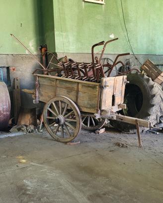 carro in legno con attrezzi
