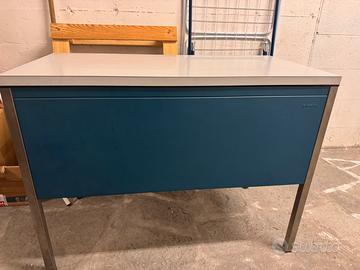 Tavolino/Scrivania Olivetti