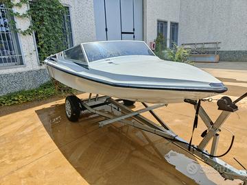 Motoscafo glastron laraya