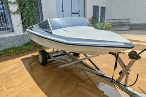 Motoscafo glastron laraya