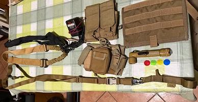 Pouches khaki color e altro