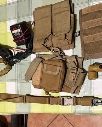 Pouches khaki color e altro