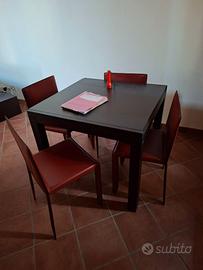 tavolo in frassino con quattro sedie