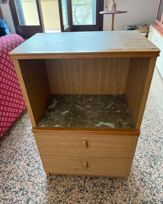 Comodino vintage in legno con due cassetti
