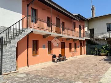 CASA SEMINDIPENDENTE A CARDANO AL CAMPO