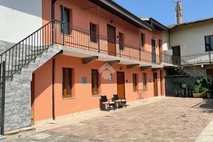 CASA SEMINDIPENDENTE A CARDANO AL CAMPO