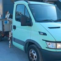 Iveco 35 A Veicolo con Gru