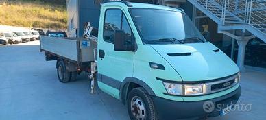 Iveco 35 A Veicolo con Gru