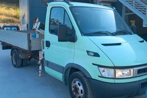 Iveco 35 A Veicolo con Gru