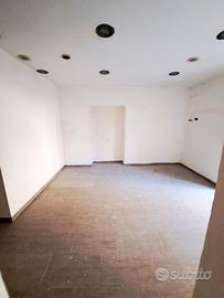 Locale c/1 zona centrale