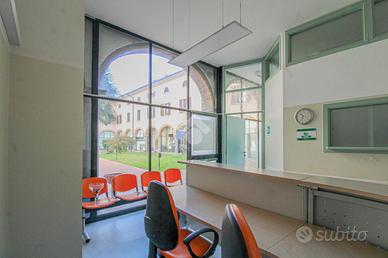 NEGOZIO A PALAZZOLO SULL'OGLIO