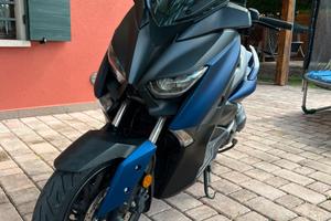 XMax 400
