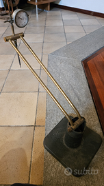 Attrezzo misuratore da banco