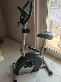 Cyclette con regolazione manuale dello sforzo