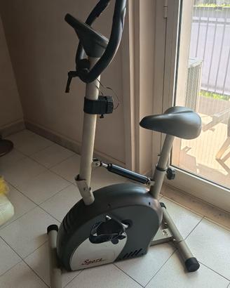 Cyclette con regolazione manuale dello sforzo