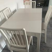 Tavolo allungabile + 4 sedie