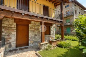 VILLA A SCHIERA D'ANGOLO A BRENO
