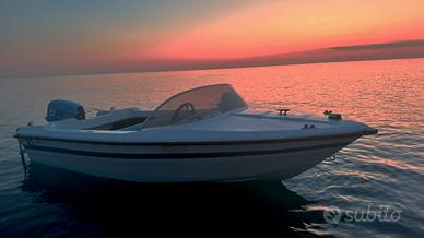 Barca/scafo con motore