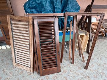 Set di persiane in legno