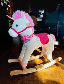 Cavallo a dondolo unicorno