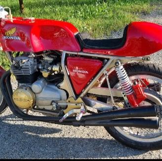 Honda CB 400 F preparata da pista per competizioni