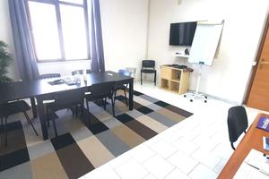 Locale attrezzato in centro custodito parcheggi