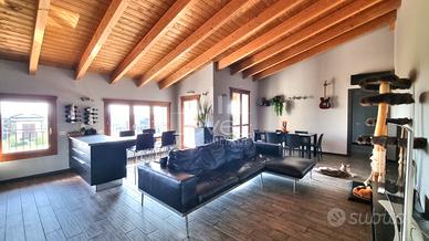 Divano di pelle pieno fiore lucida