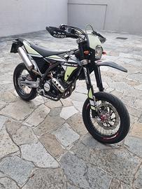 Moto fantic 125