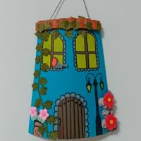 Tegola in legno decorata a mano