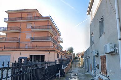 Morena trilocale con balcone e posto auto