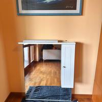 Specchio bagno con contenitore