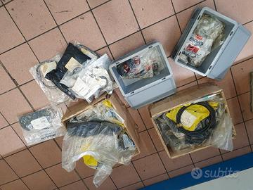 scatoloni pieni di guarnizioni OR