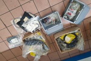 scatoloni pieni di guarnizioni OR