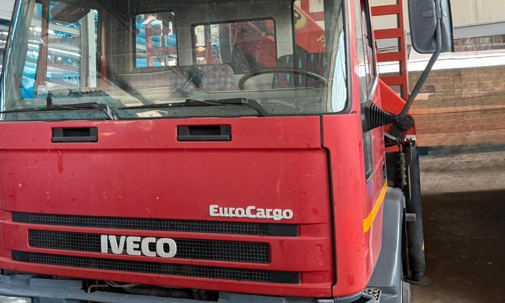 Iveco 120 con gru Palfinger con cassone