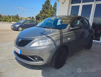 Lancia Ypsilon 1.0 firefly hybrid Silver s&s 70cv