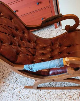 Sedia a dondolo modello chesterfield