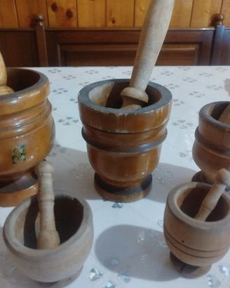 mortaio in legno vintage con pestello