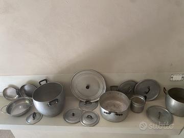 set di pentole vintage in alluminio e acciaio