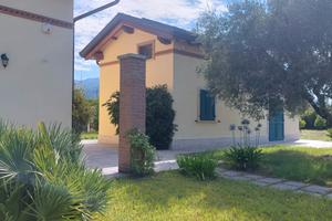 Casa singola libera su 4 lati