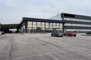 IMMOBILE Fronte autostrada MILANO VENEZIA