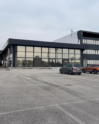 IMMOBILE Fronte autostrada MILANO VENEZIA