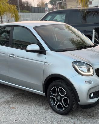Smart ForFour 70 1.0 twinamic Prime LED PELLE