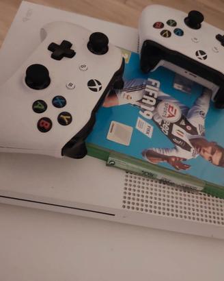 Xbox One + 2 controller + batterie ricaric + fifa
