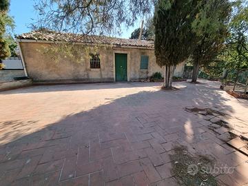 Casetta di campagna e terreno - Vizzini