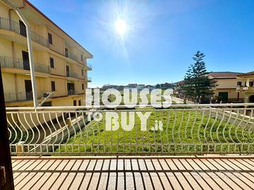 Appartamento con Terrazzi a Pochi Passi dal Mare