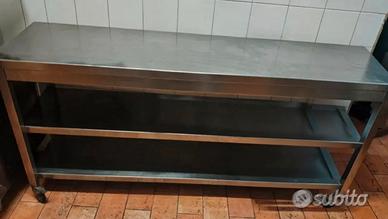 tavolo in acciaio con ruote 