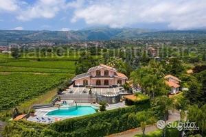 Villa di lusso con piscina a Zafferana Etnea