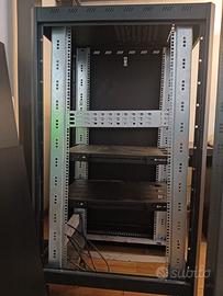 Armadio rack metallico per server