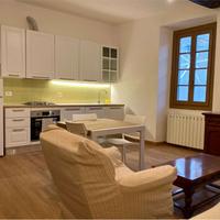 Angera - bilocale arredato in centro con box