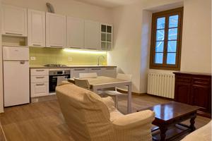 Angera - bilocale arredato in centro con box